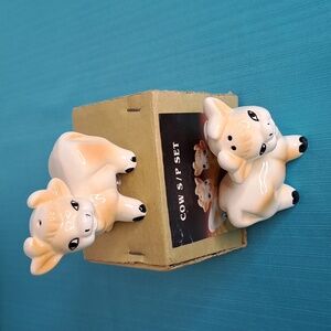 Cows salt and pepper set